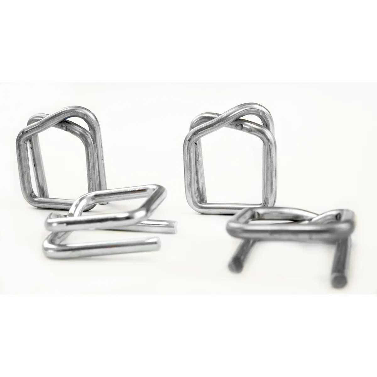 Detail pozinkovaných spon BUCKLES-19G pro PET pásku 19 mm